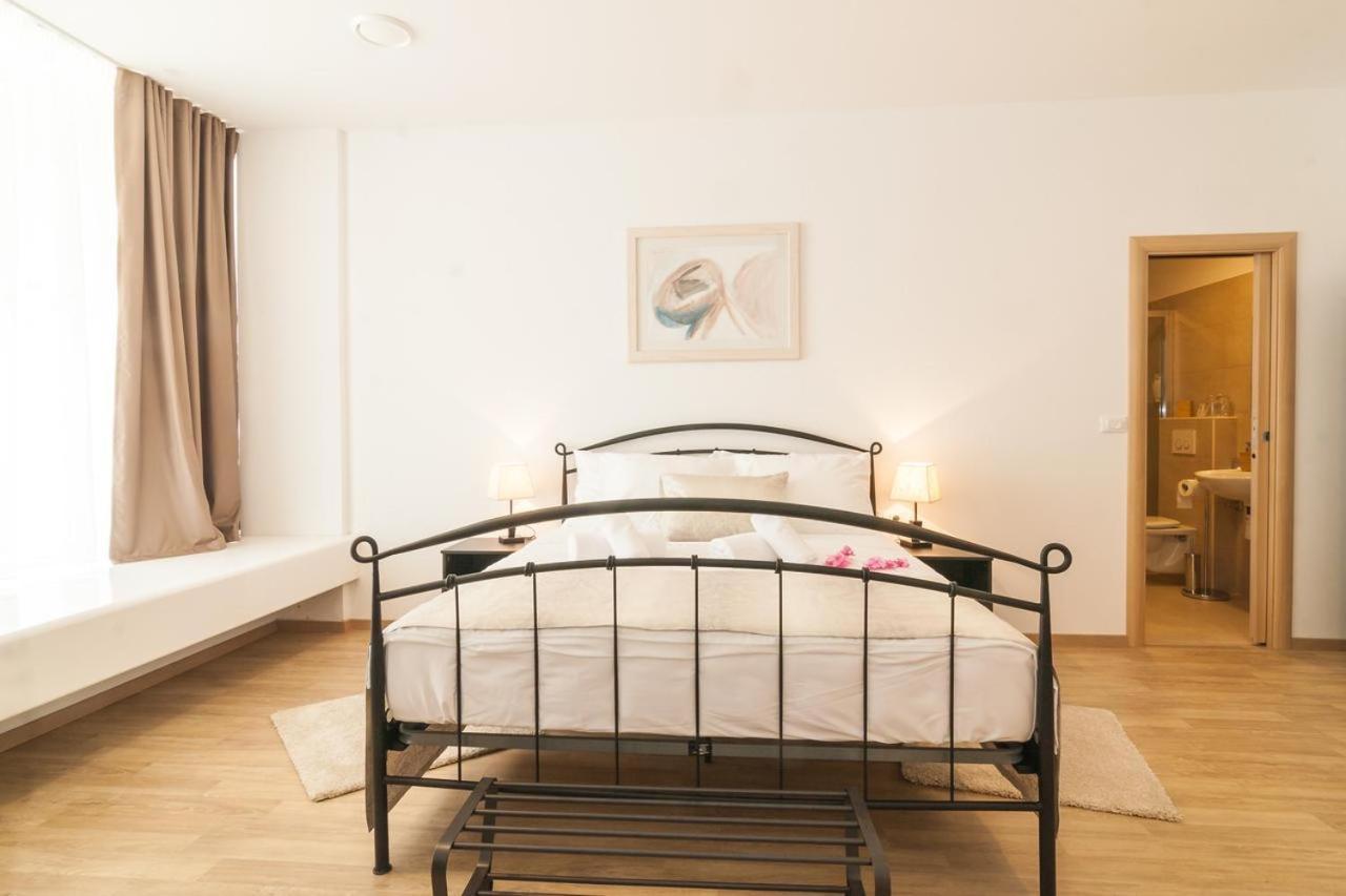 Via Domus Hotel Split Eksteriør billede